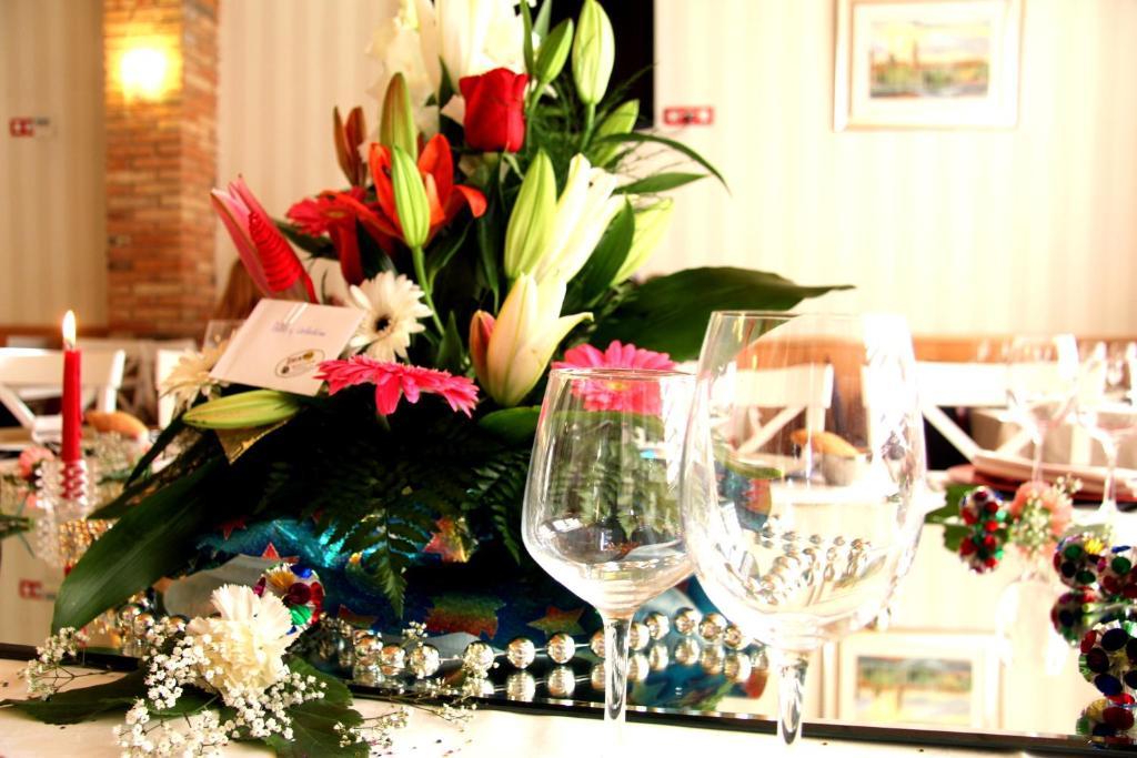 Hotel Villa De Zaragoza Casetas ภายนอก รูปภาพ