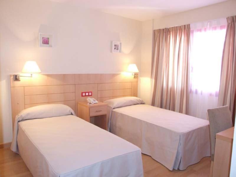 Hotel Villa De Zaragoza Casetas ห้อง รูปภาพ